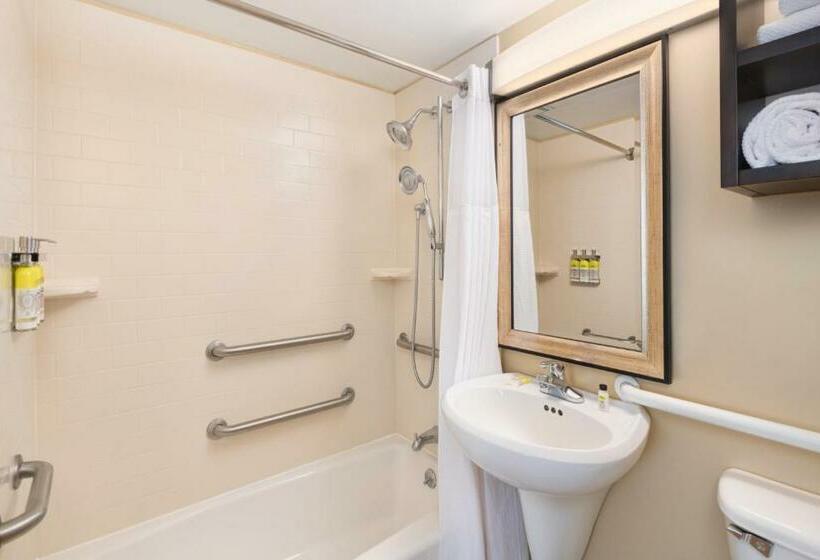 غرفة قياسية لذوى الاحتياجات الخاصة, Staybridge Suites Savannah Historic District, An Ihg