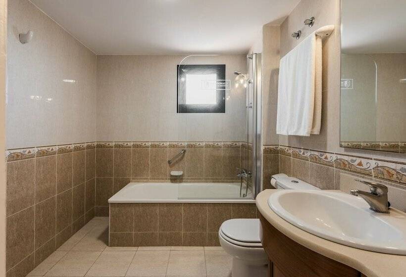 Апартаменты Классик 1 Спальня, Macdonald Dona Lola Club