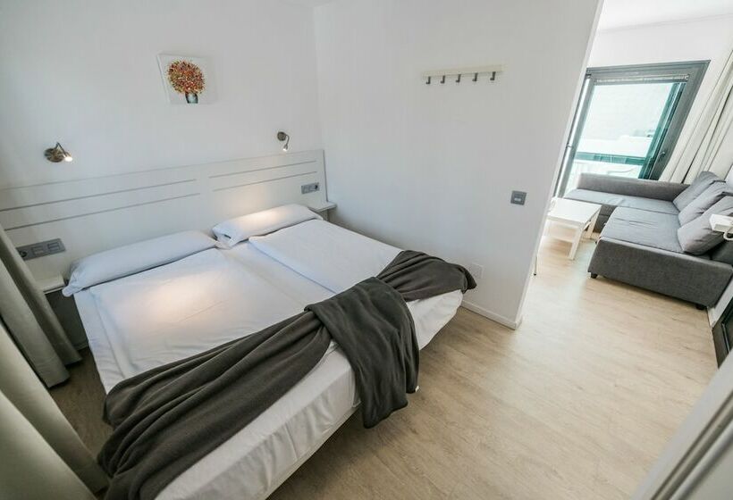 スタンダードスタジオ, Bahia Calma Beach