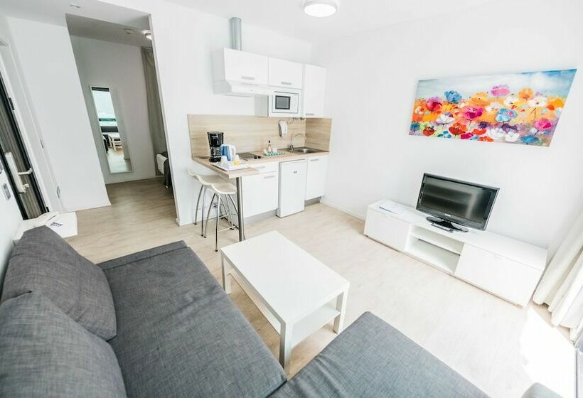 スタンダードスタジオ, Bahia Calma Beach