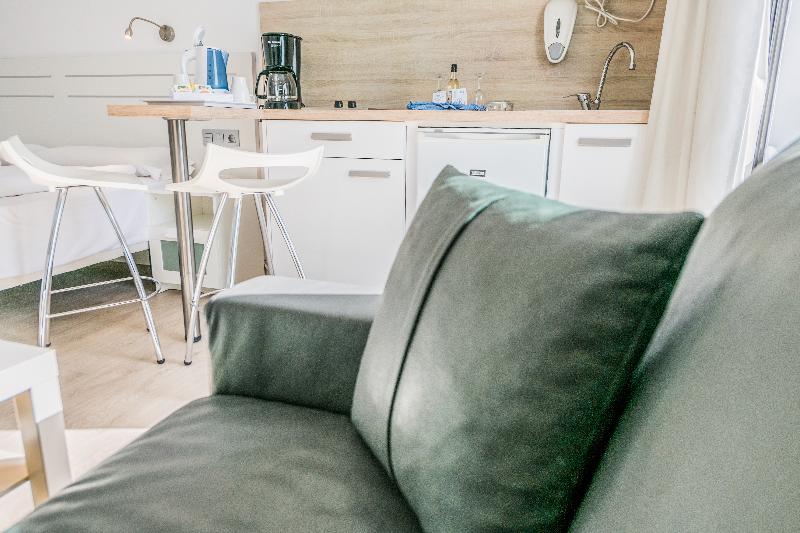 スタンダードスタジオ, Bahia Calma Beach