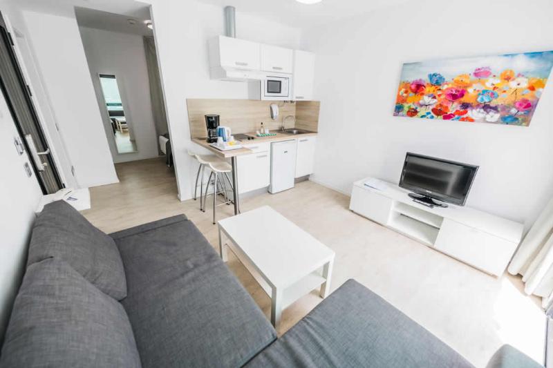 スタンダードスタジオ, Bahia Calma Beach