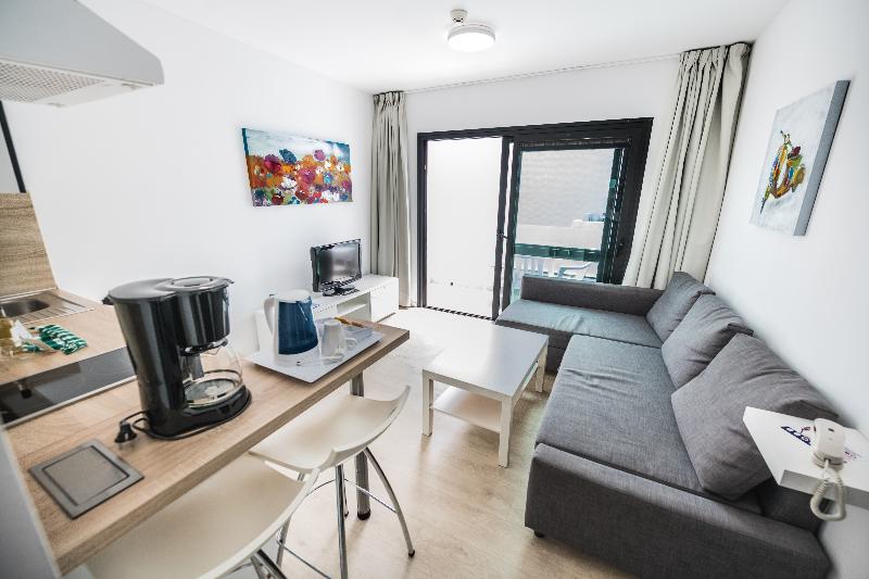 スタンダードスタジオ, Bahia Calma Beach