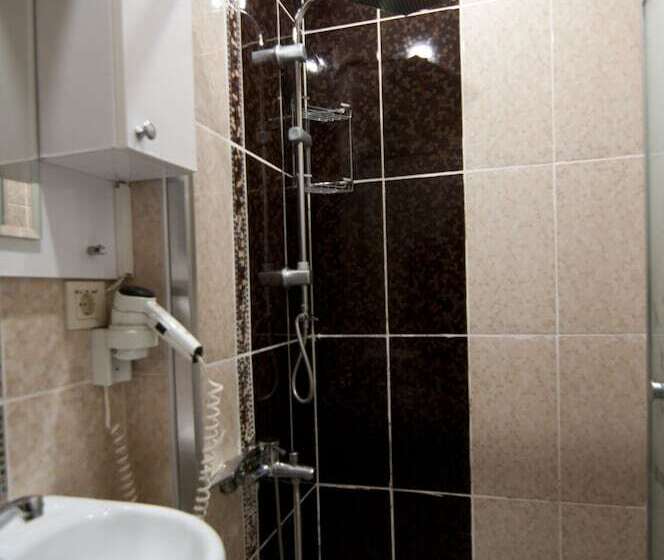 اتاق استاندارد, Broken Column