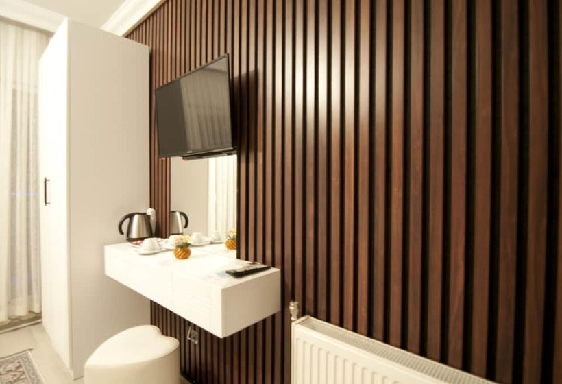 اتاق استاندارد, Broken Column