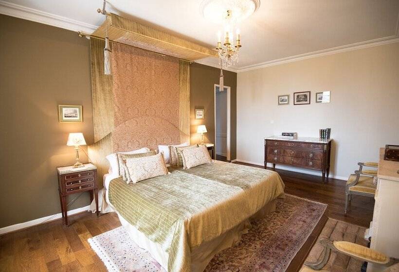 جناح جونيور, Chateau De Lantic