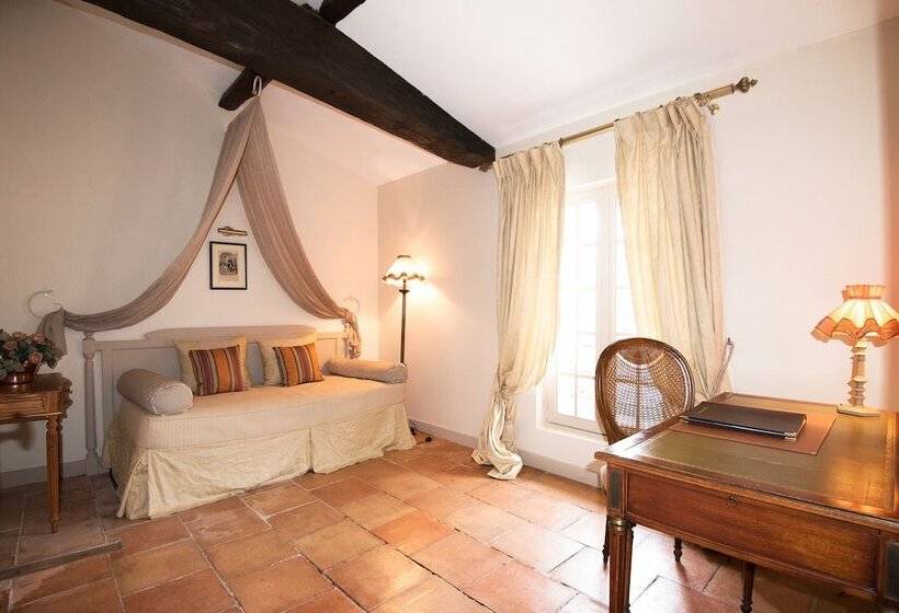 جناح جونيور, Chateau De Lantic