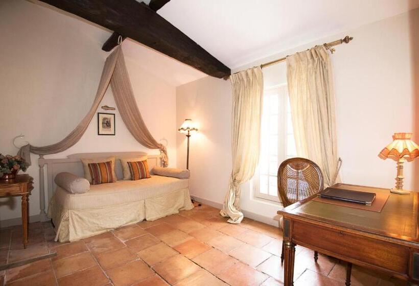 جناح جونيور, Chateau De Lantic