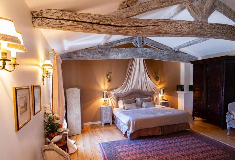 جناح جونيور, Chateau De Lantic