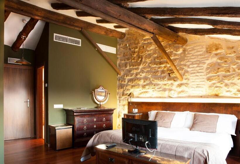 スーペリアールーム, Del Sitjar