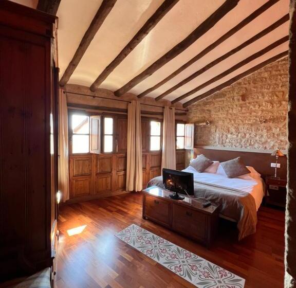 スーペリアールーム, Del Sitjar