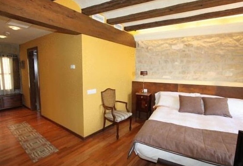 スーペリアールーム, Del Sitjar