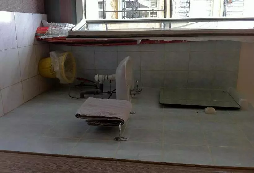 Camera Standard Singola Bagno Condiviso, Des Arts