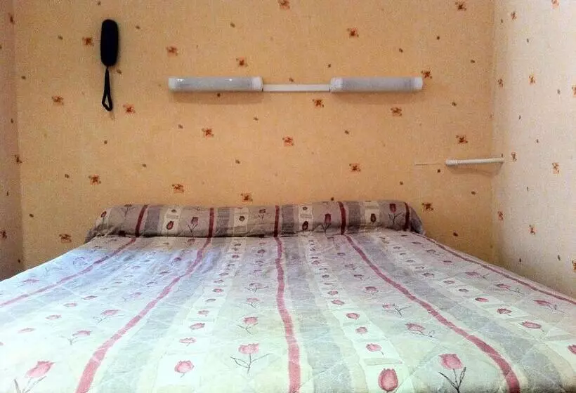 Letto in Camera Condivisa, Des Arts