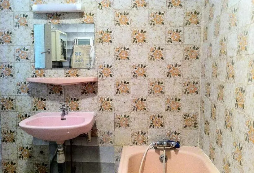Letto in Camera Condivisa, Des Arts