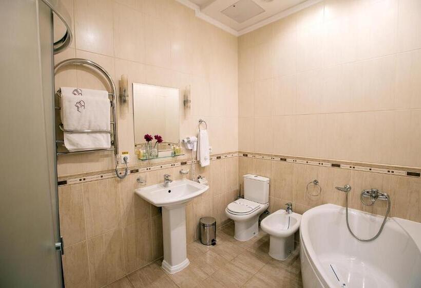 سوییت جونیور, Edem Hotel Lviv