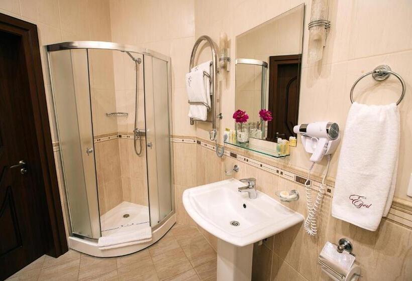 سوییت جونیور, Edem Hotel Lviv