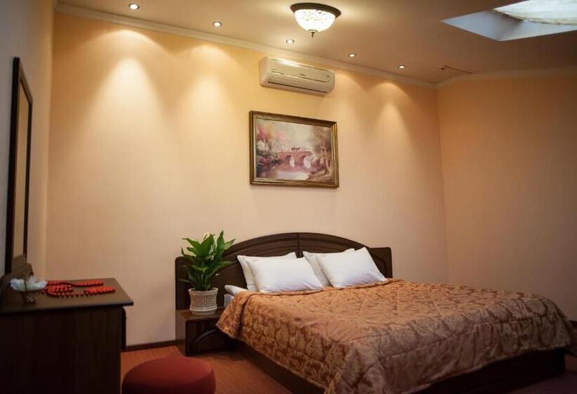 سوییت, Edem Hotel Lviv