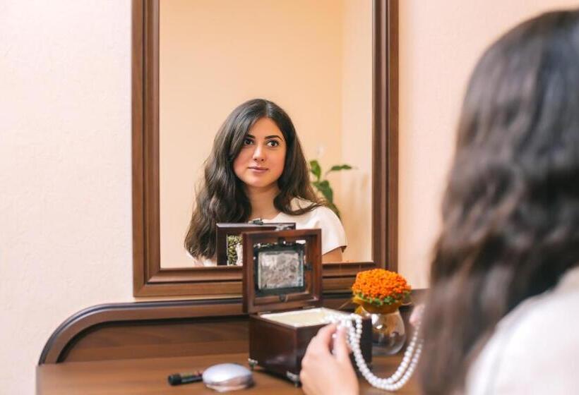 سوییت, Edem Hotel Lviv