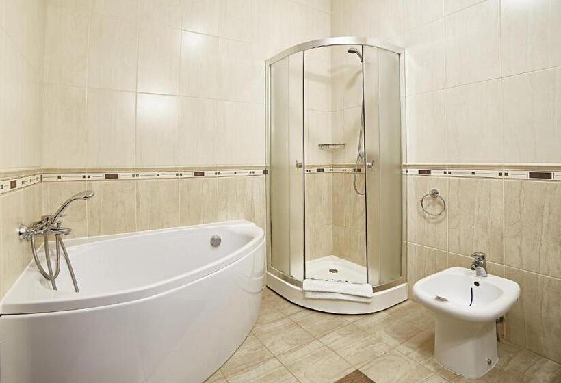 جناح, Edem Hotel Lviv