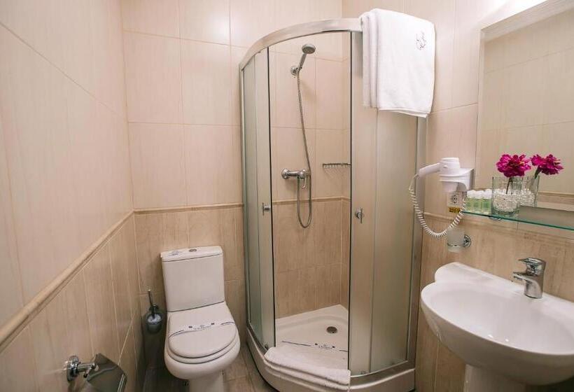 اتاق استاندارد سه نفره, Edem Hotel Lviv