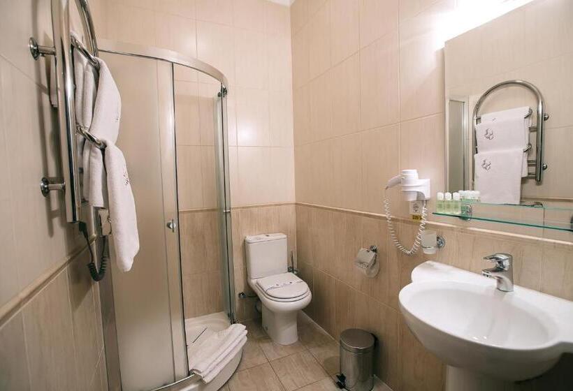 غرفة قياسية ثلاثية, Edem Hotel Lviv