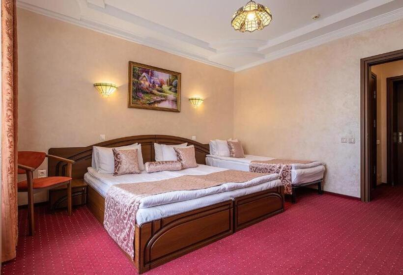 غرفة قياسية ثلاثية, Edem Hotel Lviv