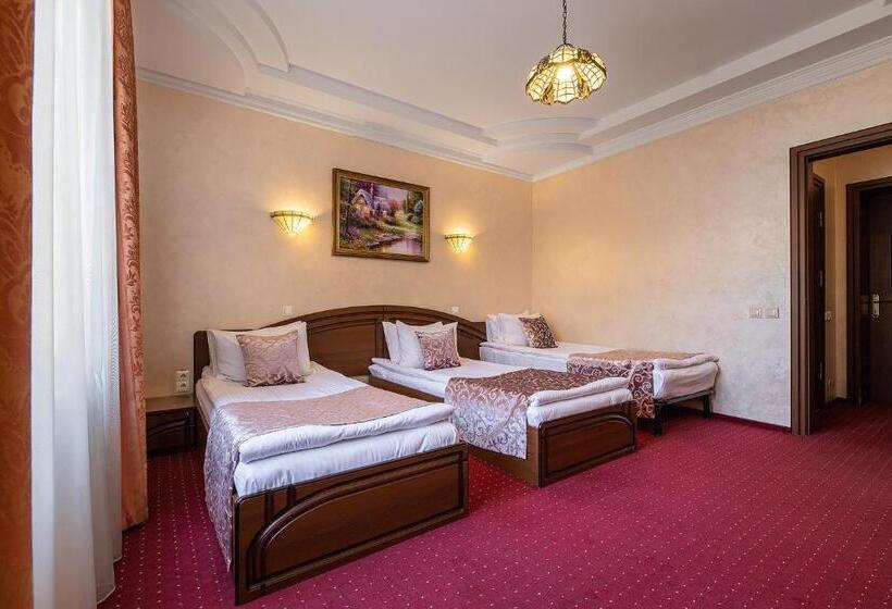 اتاق استاندارد سه نفره, Edem Hotel Lviv