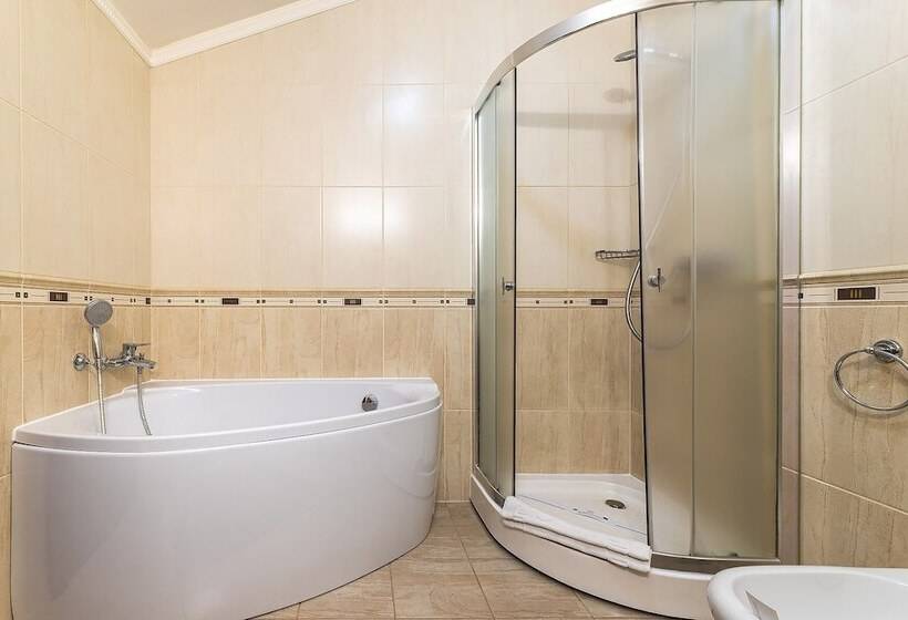 جناح, Edem Hotel Lviv
