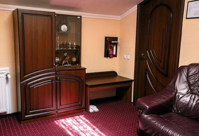 جناح, Edem Hotel Lviv