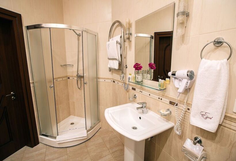 سوییت جونیور, Edem Hotel Lviv