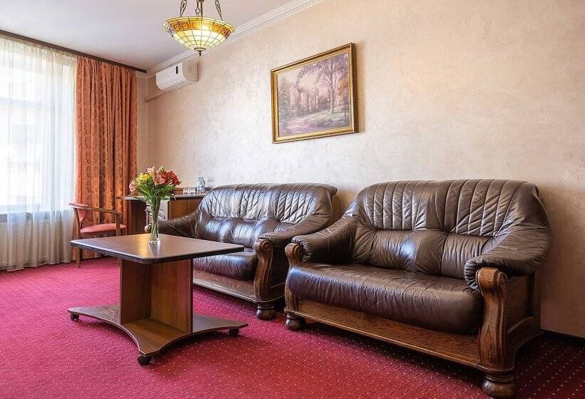 سوییت جونیور, Edem Hotel Lviv