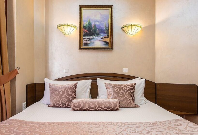 جناح جونيور, Edem Hotel Lviv