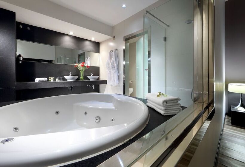 سوییت, Eurostars Arenas De Pinto