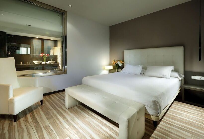 سوییت, Eurostars Arenas De Pinto