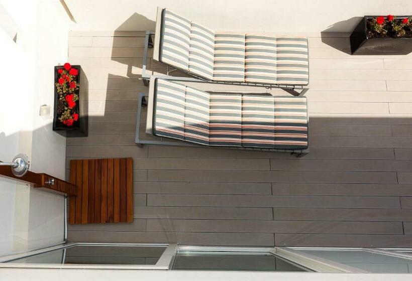 سوئیت پریمیوم, Faro Boutique