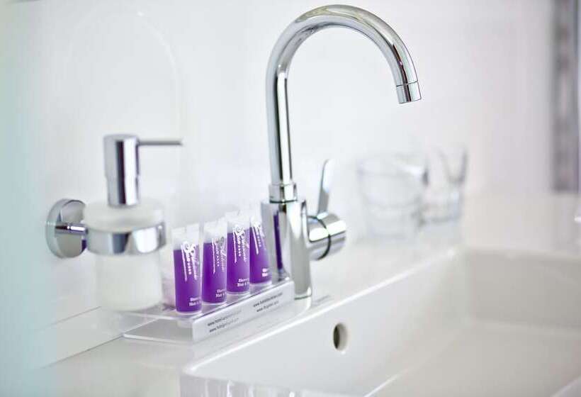 חדר קלאסי לשלושה, Gala Split