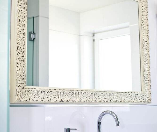 חדר קלאסי לשלושה, Gala Split