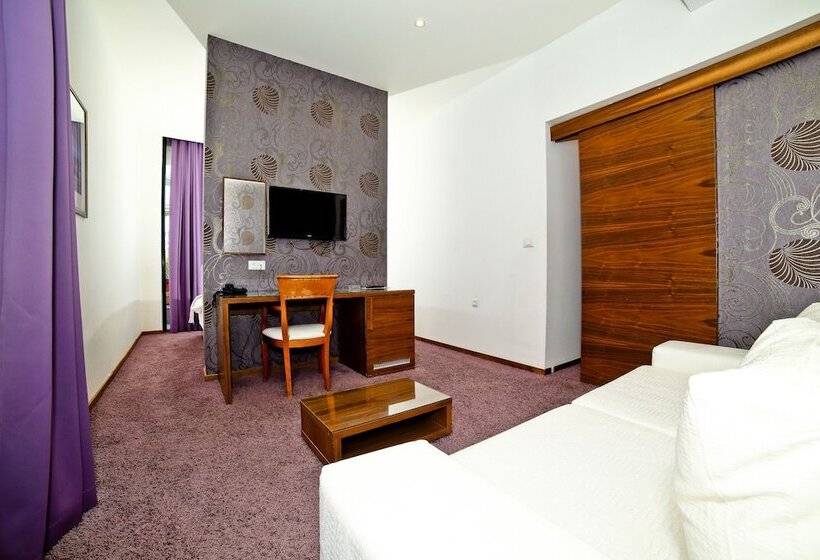 חדר קלאסי לארבעה, Gala Split