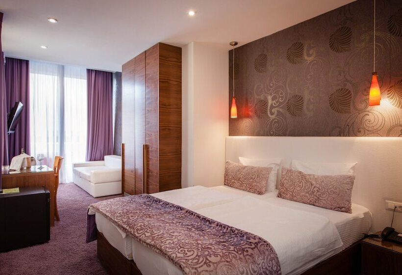 חדר קלאסי לארבעה, Gala Split