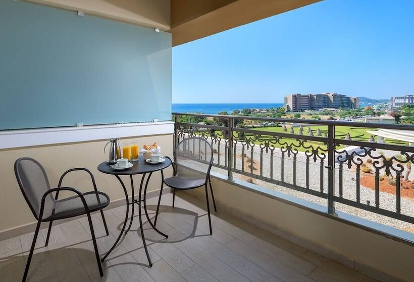 سوییت خانوادگی, La Marquise Luxury Resort Complex