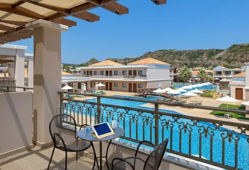 プールビュージュニアスイート, La Marquise Luxury Resort Complex