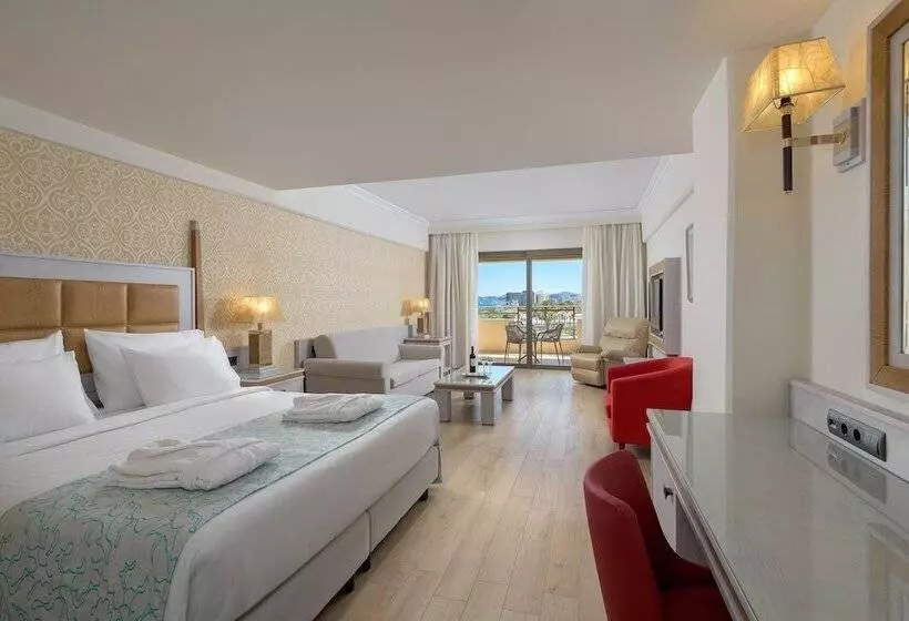 オーシャンビュージュニアスイート, La Marquise Luxury Resort Complex