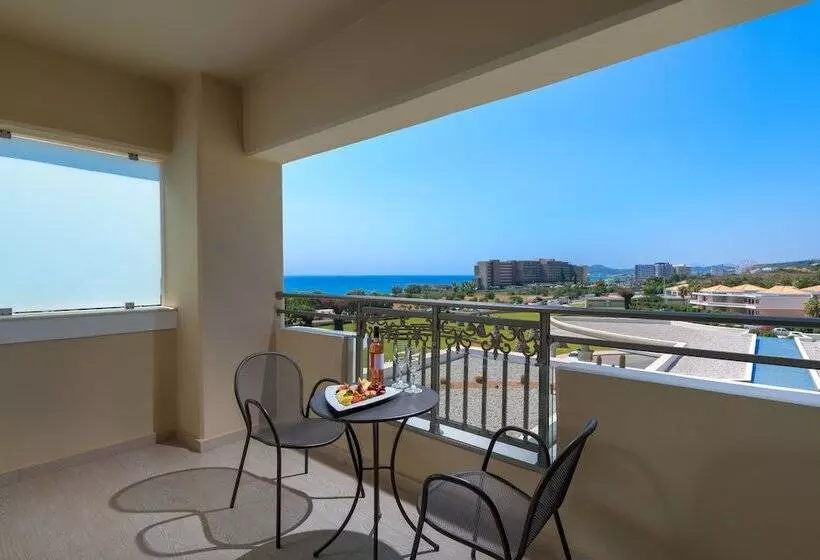 オーシャンビュージュニアスイート, La Marquise Luxury Resort Complex