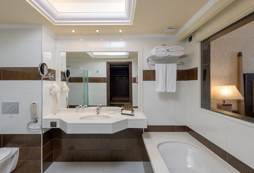 سوییت با چشم‌انداز دریا, La Marquise Luxury Resort Complex