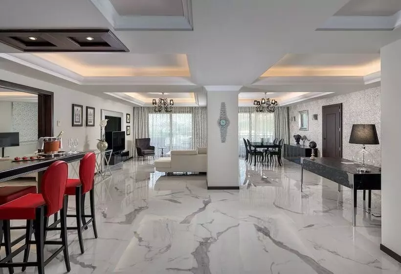 オーシャンビュースイート, La Marquise Luxury Resort Complex