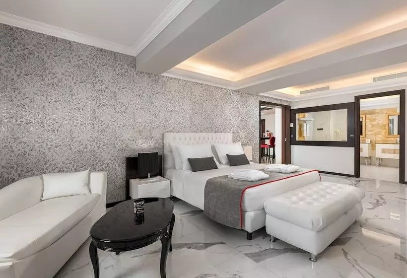 オーシャンビュースイート, La Marquise Luxury Resort Complex