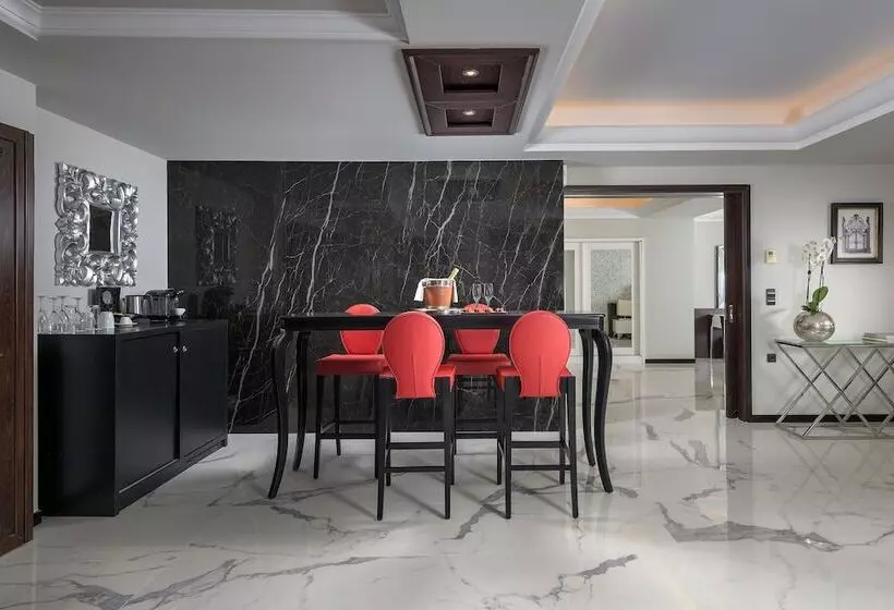 オーシャンビュースイート, La Marquise Luxury Resort Complex