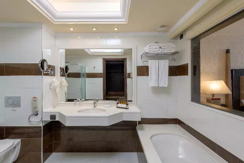 オーシャンビュージュニアスイート, La Marquise Luxury Resort Complex