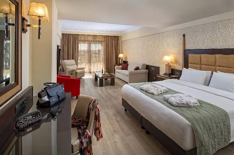 オーシャンビュージュニアスイート, La Marquise Luxury Resort Complex